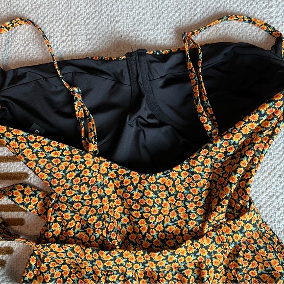 Onia Women's x WeWoreWhat Danielle Swimsuit, Sunflower Ditsy, Floral size small - Picture 5 of 7